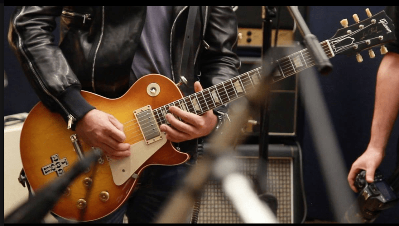 Esta es una de las cuatro guitarras Gibson robadas a Molotov.