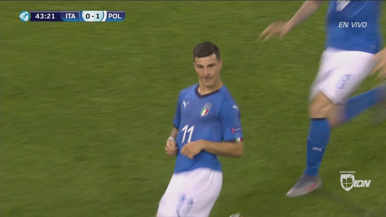 Riccardo Orsolini festejó un GOLAZO de Italia... anulado por el VAR