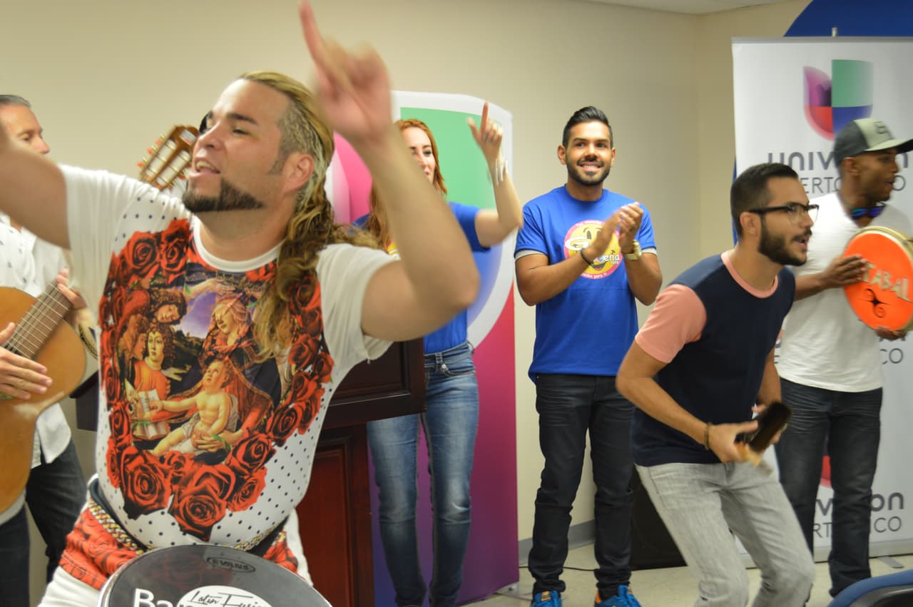La emotiva actividad, de la que también participaron empleados de Univision Puerto Rico, culminó con mucho sabor al ritmo de destacados artistas: Barreto y su Plena, Julito Alvarado y José Luis De Jesús de la orquesta Del Sur Al Norte, grupo Atabal, Jonathan Ríos y Linda Santana, quienes se unieron para poner a todos a bailar al son de su música, compartir su talento y regalar alegría.