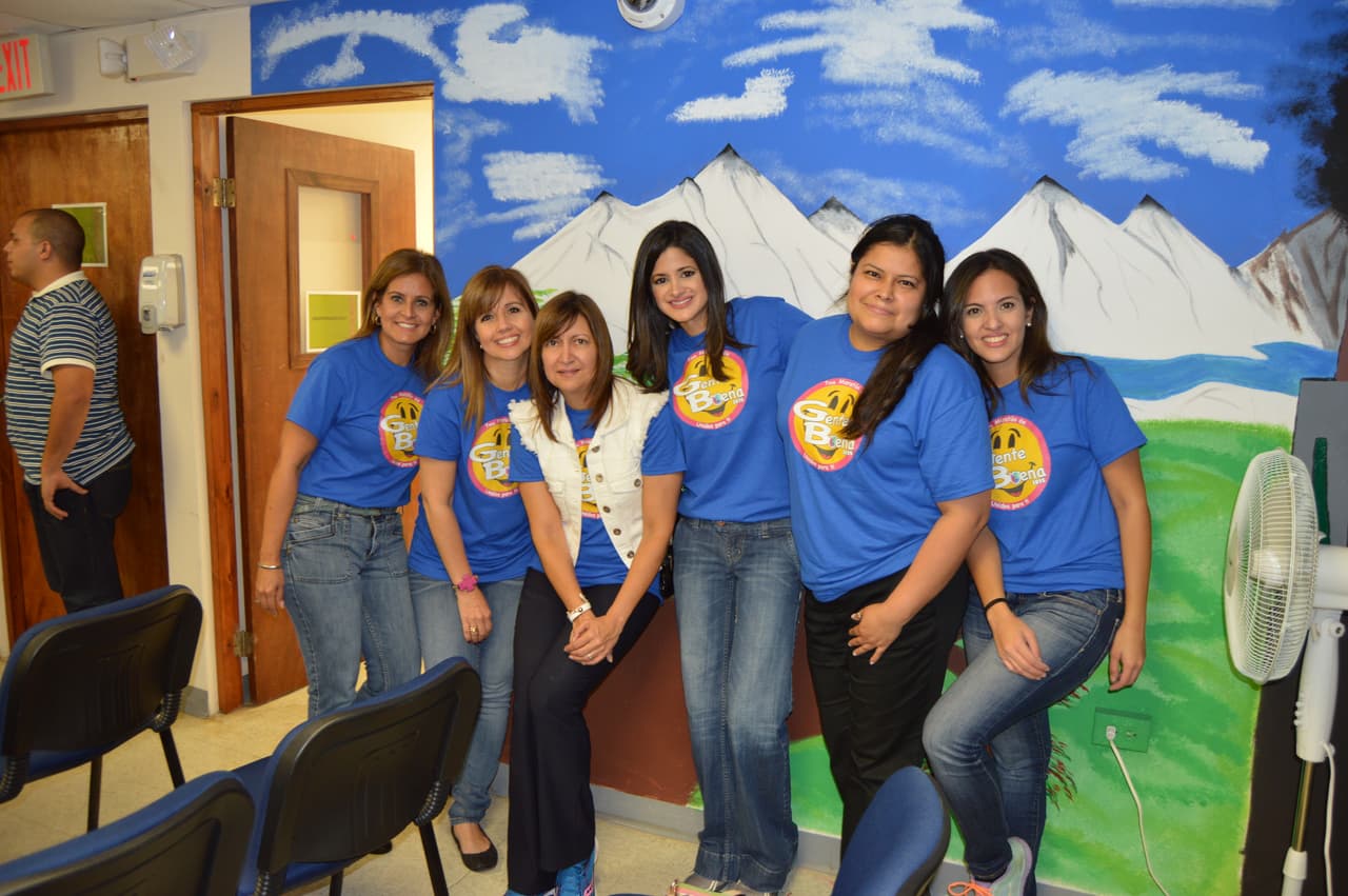 El Maratón de Gente Buena es el principal proyecto de responsabilidad social y ayuda comunitaria de Univision Puerto Rico. Fue creado en el 2009 con el propósito de promover el voluntariado en la sociedad puertorriqueña y devolverle a la comunidad.