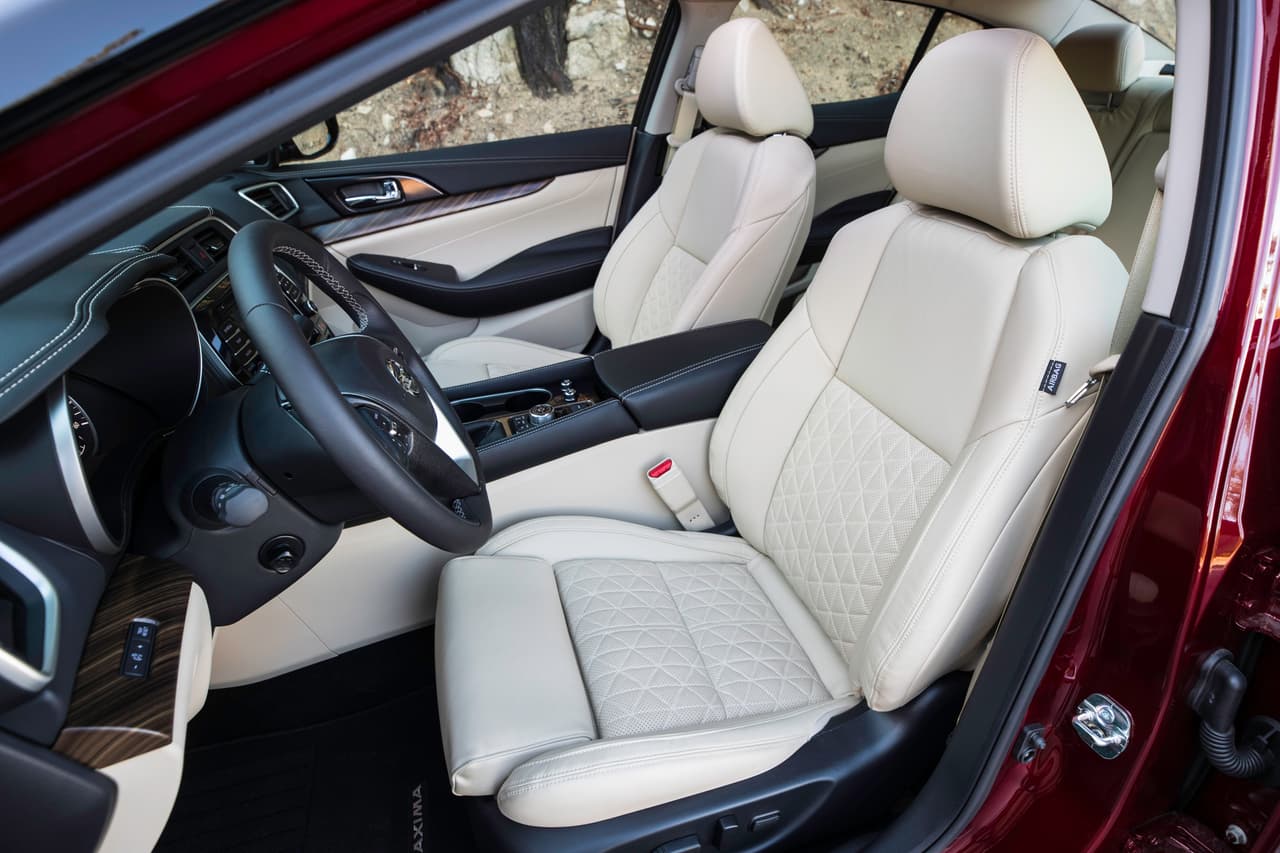 En cuanto al espacio destinado para el conductor, su cabina pone a disposición del conductor hasta 45 pulgadas de espacio para piernas, 56.7 pulgadas para hombres y espacio para la cabeza de 39.4 pulgadas (sin quemacocos). La longitud total del auto es de 192.8 pulgadas y 109.3 pulgadas de distancia entre ejes.