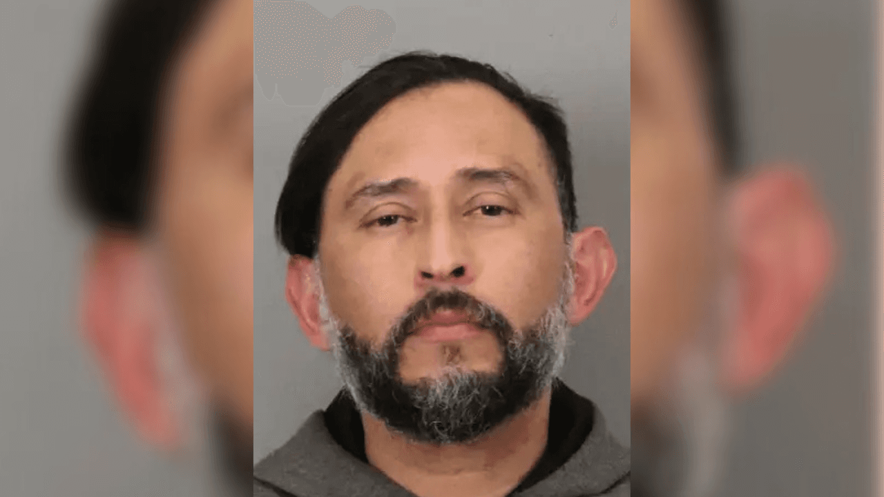 <a href="https://www.univision.com/local/san-francisco-kdtv/concejal-san-jose-arrestado-abuso-infantil-renuncia">Omar Torres fue detenidoel 5 de noviembre</a>, varias horas después de presentar su renuncial al ayuntamiento.
