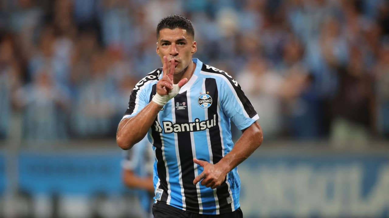 ¡Como en los videojuegos! Luis Suárez debuta con tres goles en Gremio