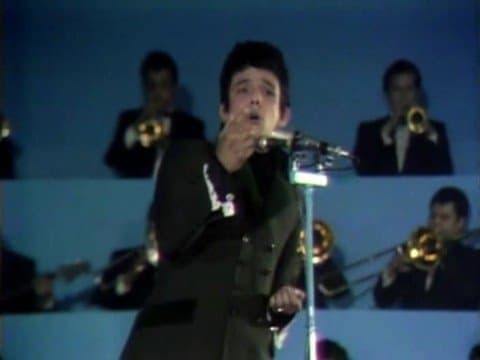 En 1970 nos enamoramos de José Rómulo Sosa Ortíz, un joven que hacía historia porque parecía no esforzarse para cantar algo que a cualquiera le desgarraría la garganta. La canción era 'El Triste', una composición de Roberto Cantoral que escribió durante un vuelo de regreso a México para asistir al funeral de su hermano y que, siempre afirmó, el único que podría cantarla era José José. Ahí comenzó su historia.