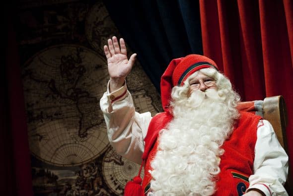 Aquí, San Nicolás aparecía despojado de atuendo obispal y convertido en un hombre mayor, grueso, generoso y sonriente, vestido con sombrero, calzón y pipa holandesa. Tras llegar a Nueva York a bordo de un barco holandés, se dedicaba a arrojar regalos por las chimeneas,las cuales sobrevolaba gracias a un caballo volador que arrastraba un hermoso trineo.