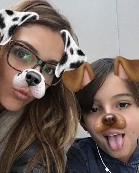 Es hijo de Grettell Valdez y Patricio Borghetti.