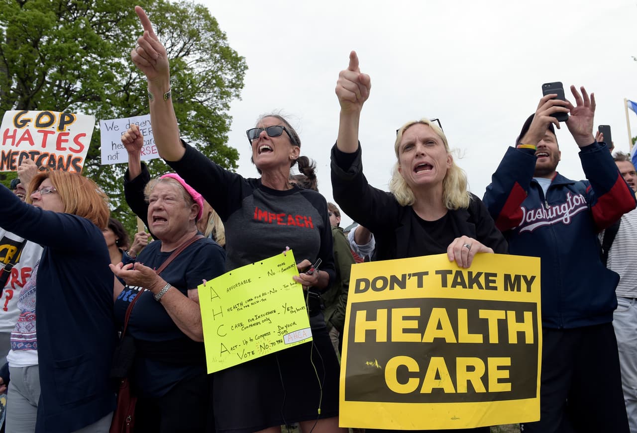 <b>"No me quiten mi cobertura de salud"</b>. Diversas manifestaciones se han llevado a cabo desde la aprobación del American Healtcare Act en la Cámara baja del Congreso.