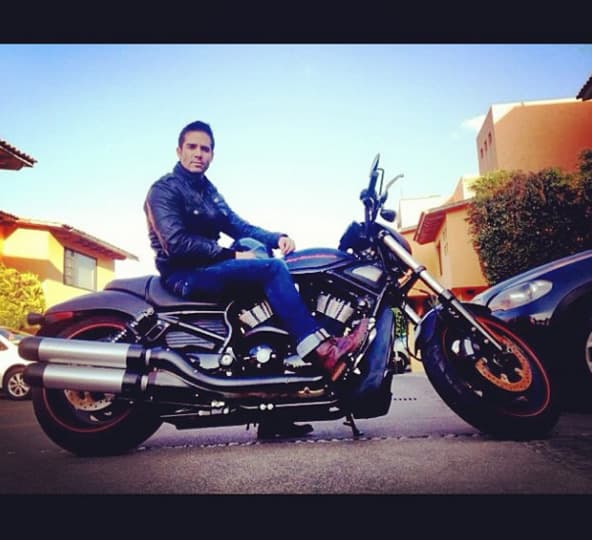 Su última pareja oficial fue Ariadne Díaz, aunque se dice que mantuvo una relación con Livia Brito, pero ambos siempre lo negaron.