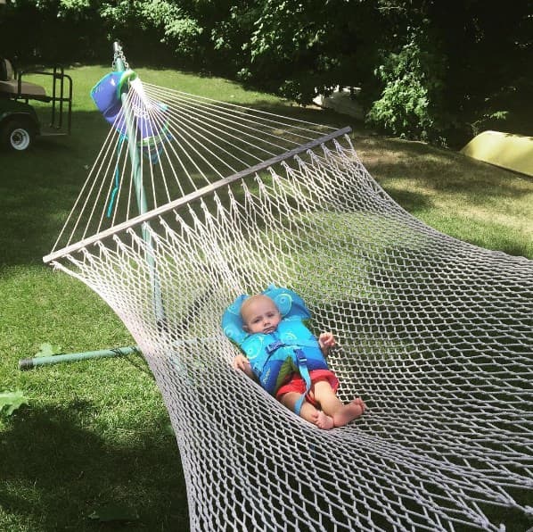 Así o más relajado. William es todo un príncipe.