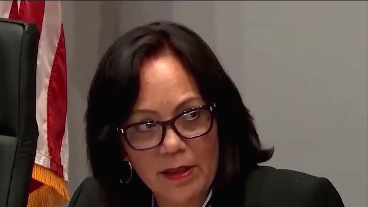 Jackie Espinosa, alcaldesa de Kissimmee, es detenida y enfrenta cargos por presunto fraude con fondos municipales