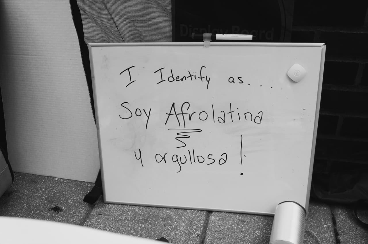 Esta pizarra decoraba uno de los puestos de venta en el festival. Para no dejar lugar a dudas.