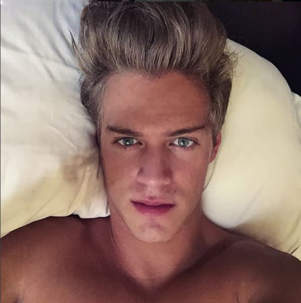 <b>Polo Morín</b> nos conquistó con su papel en 'Mi corazón es tuyo' y 'Sueño de amor', actualmente podemos verlo en 
<b><a href="http://www.univision.com/novelas/el-bienamado">'El Bienamado'</a></b>.