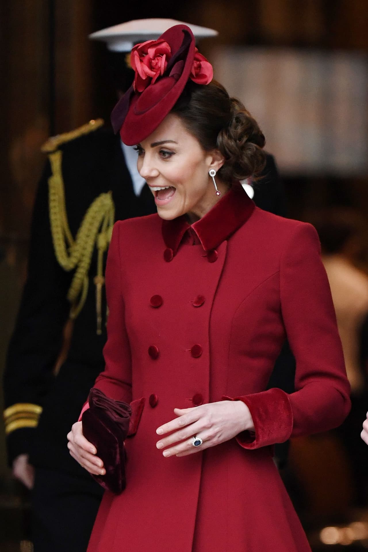 Se le vio sonriente y de buen humor.