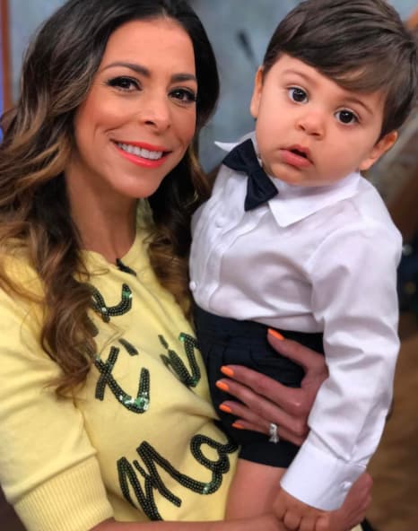 Nuestra mamita Lourdes Stephen no podía faltar en esta mañana tan especial y llegó muy bien acompañada de su príncipe, que está cumpliendo un añito.