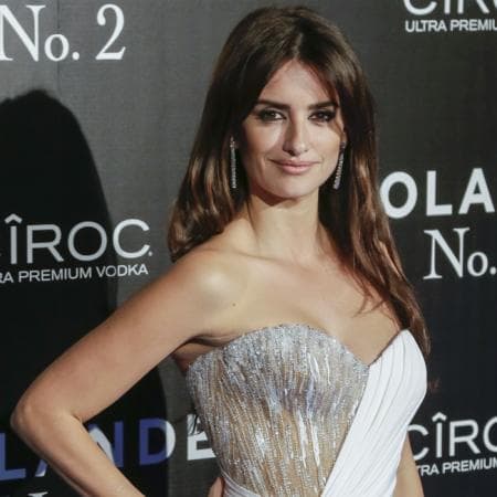 Penélope Cruz fue señalada en 2001 como una de las razones detrás del sorpresivo rompimiento de lo que se consideraba uno de los matrimonios más sólidos del mundo del espectáculo: el de Tom Cruise y Nicole Kidman, ya que empezó a salir públicamente con el actor durante el rodaje de 'Vanilla Sky', a fines del año 2000 cuando aquel aún estaba casado con la australiana.