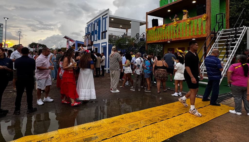 Demanda a Bad Bunny el viudo de 84 años que prestó la casita para 'Debí ...