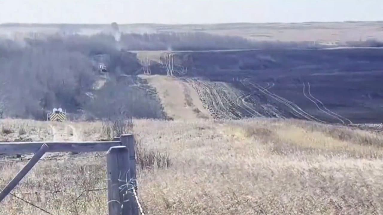 Incendio sorprende en cuestión de segundos a base militar en Alberta, Canadá y deja 4 muertos y decenas de heridos