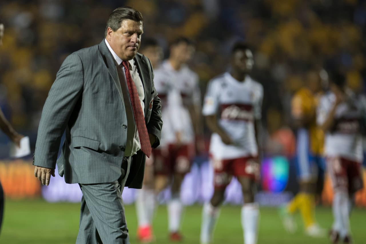 Con impontencia salió Herrera del estadio Universitario luego del triunfo de Tigres por 2-0 contra Xolos, al que de poco le sirvió de nuevo quedar líder si no revierte la serie.