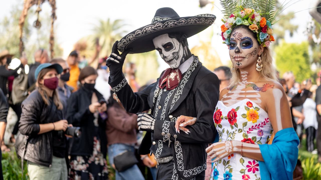 Vuelve la celebración de Día de Muertos a Los Ángeles tras una pausa por la pandemia