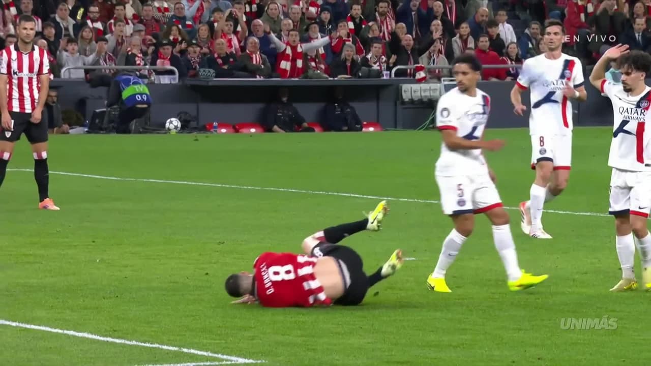 ¿Penal para el Athletic? contacto de Marquinhos en el área chica que el árbitro no marca