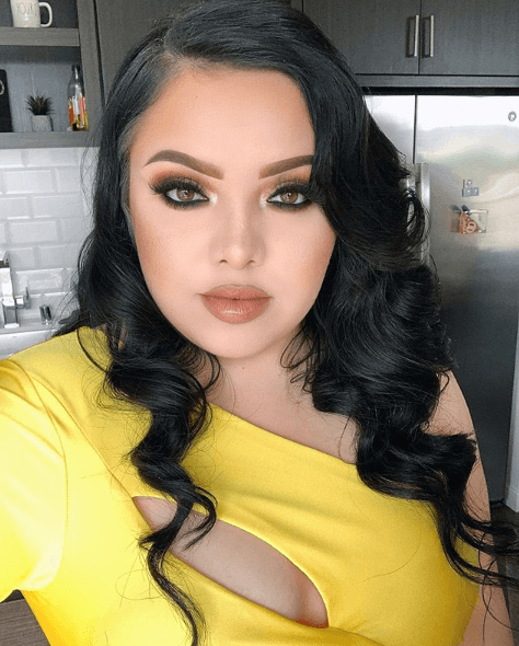 Por su parte, Mayra se dedica a impartir tutoriales de maquillaje en su canal de Youtube, en el que alcanza dos millones de suscriptores, mientras que en Instagram tiene más de 303 mil.