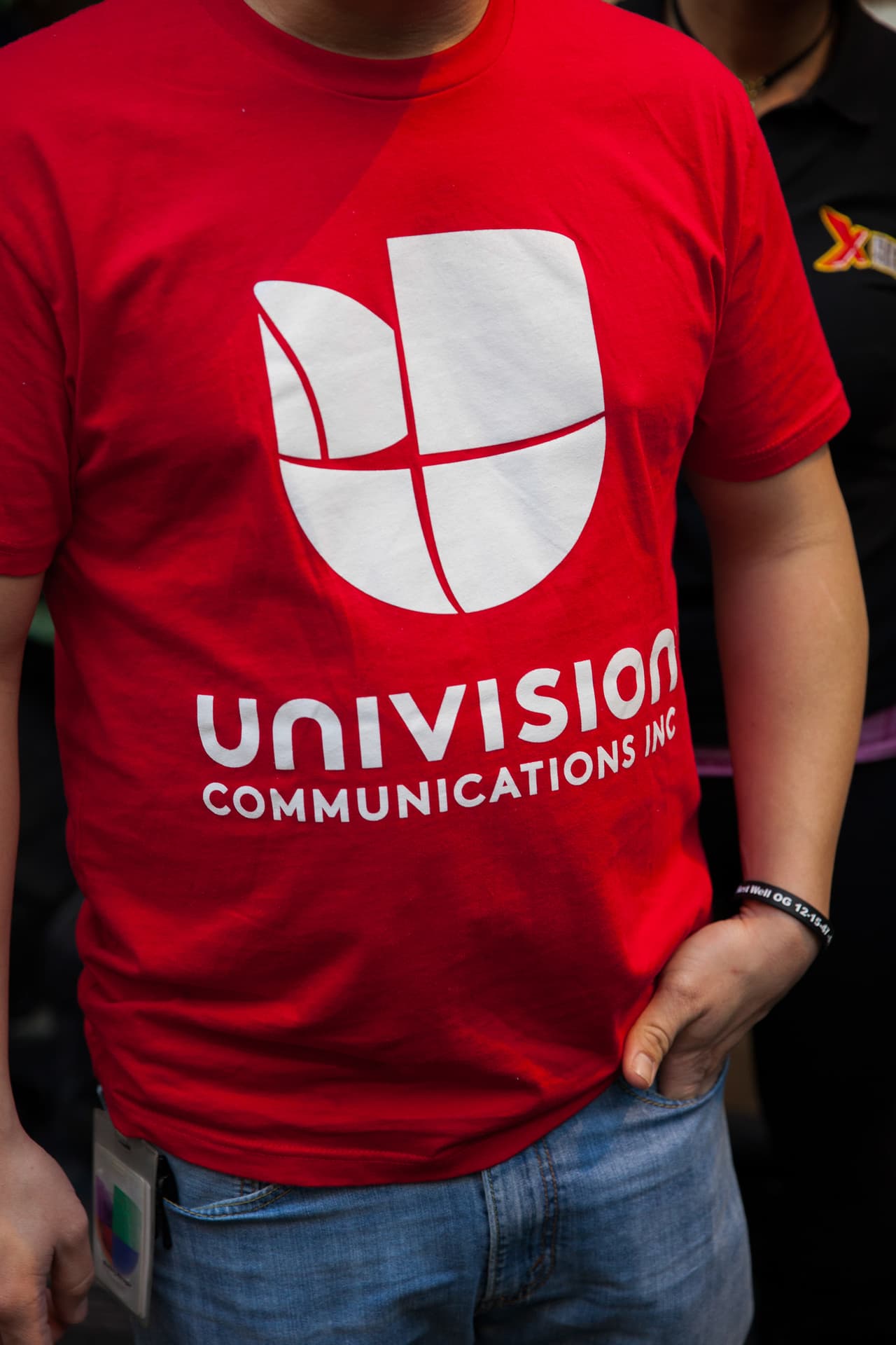 El elenco tenía la camiseta bien puesta.