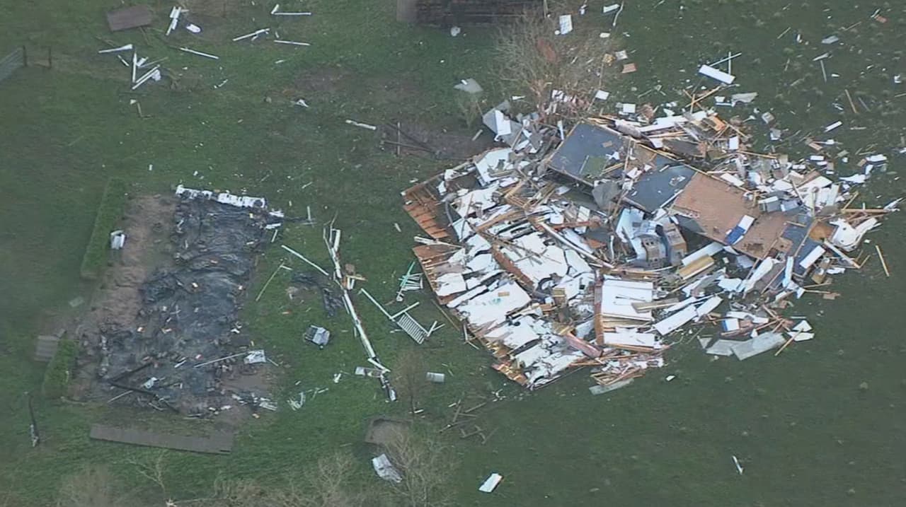 Autoridades de Sealy, un pueblo al oeste de Houston, informaron que 75 viviendas fueron destruidas tras la tormenta del martes en la noche. Algunos sectores experimentaron vientos de 80 a 100 millas por hora, lo que es característico de un tornado de categoría F1.