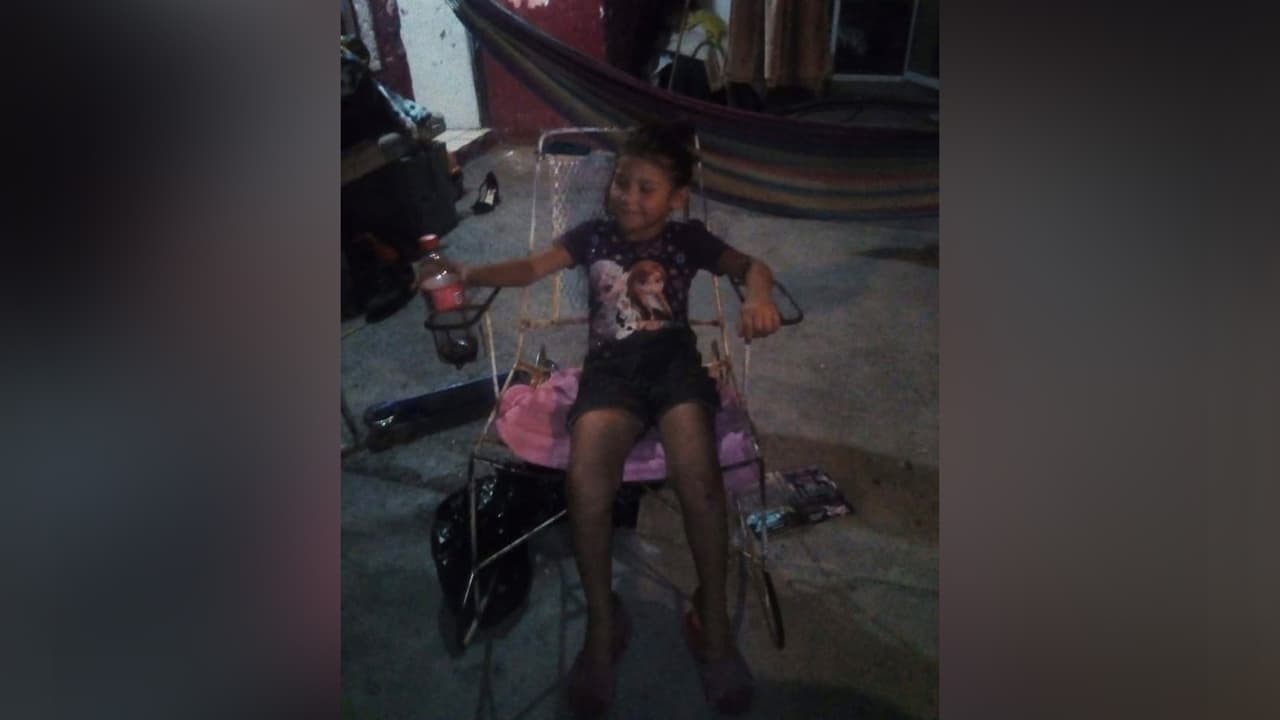 La pequeña Miriam, de 8 años, viajaba con su madre. López asegura que han intentado comunicarse con el consulado de su país en diferentes ciudades, incluida Houston, pero no han tenido respuesta.