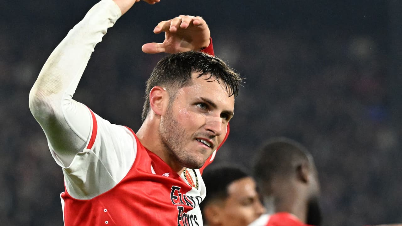 Santi Giménez hace live y le piden que fiche para Real Madrid