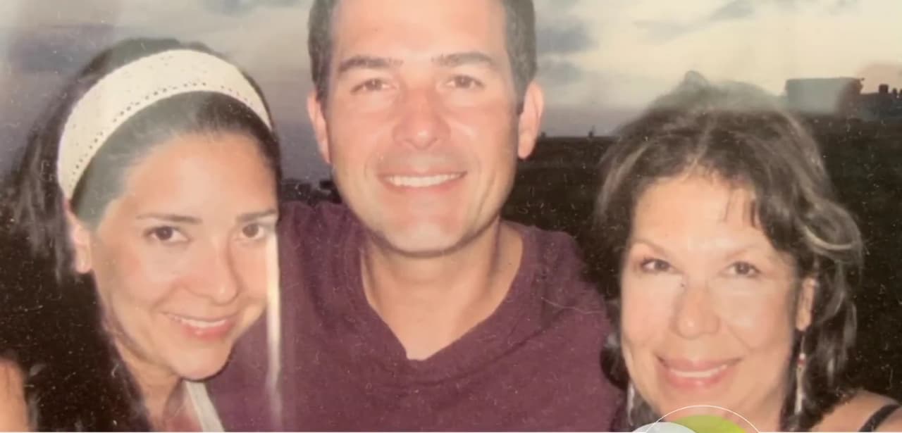 Carlos le confesó a Raúl González y a las cámaras de Despierta América que se convirtió en el líder de la familia cuando su padre falleció.