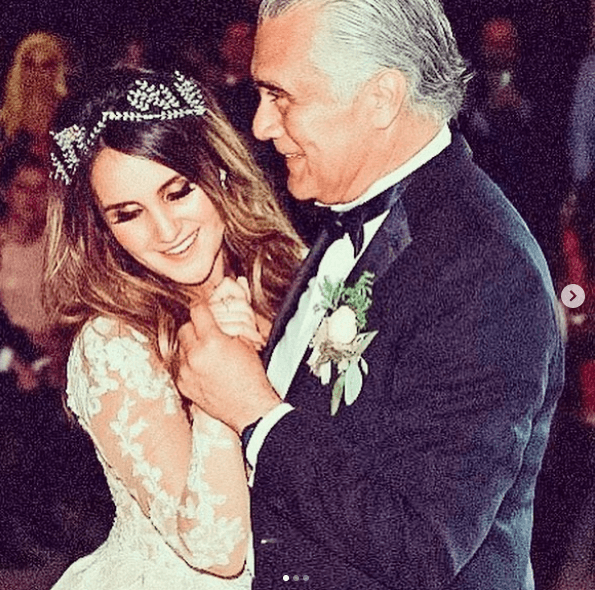 Un mes más tarde, para conmemorar el Día del Padre, la cantante le dedicó un emotivo mensaje a su progenitor. "Ahora más que nunca valoro y agradezco todo el esfuerzo y todo lo que has hecho por nosotras, tantos sacrificios que hacías desde muy chico para darnos lo mejor pagando el precio de no estar tanto tiempo como hubiéramos querido, por eso ahora valoro y agradezco cada momento que compartimos y me siento afortunada y bendecida de tenerte", se lee en Instagram.