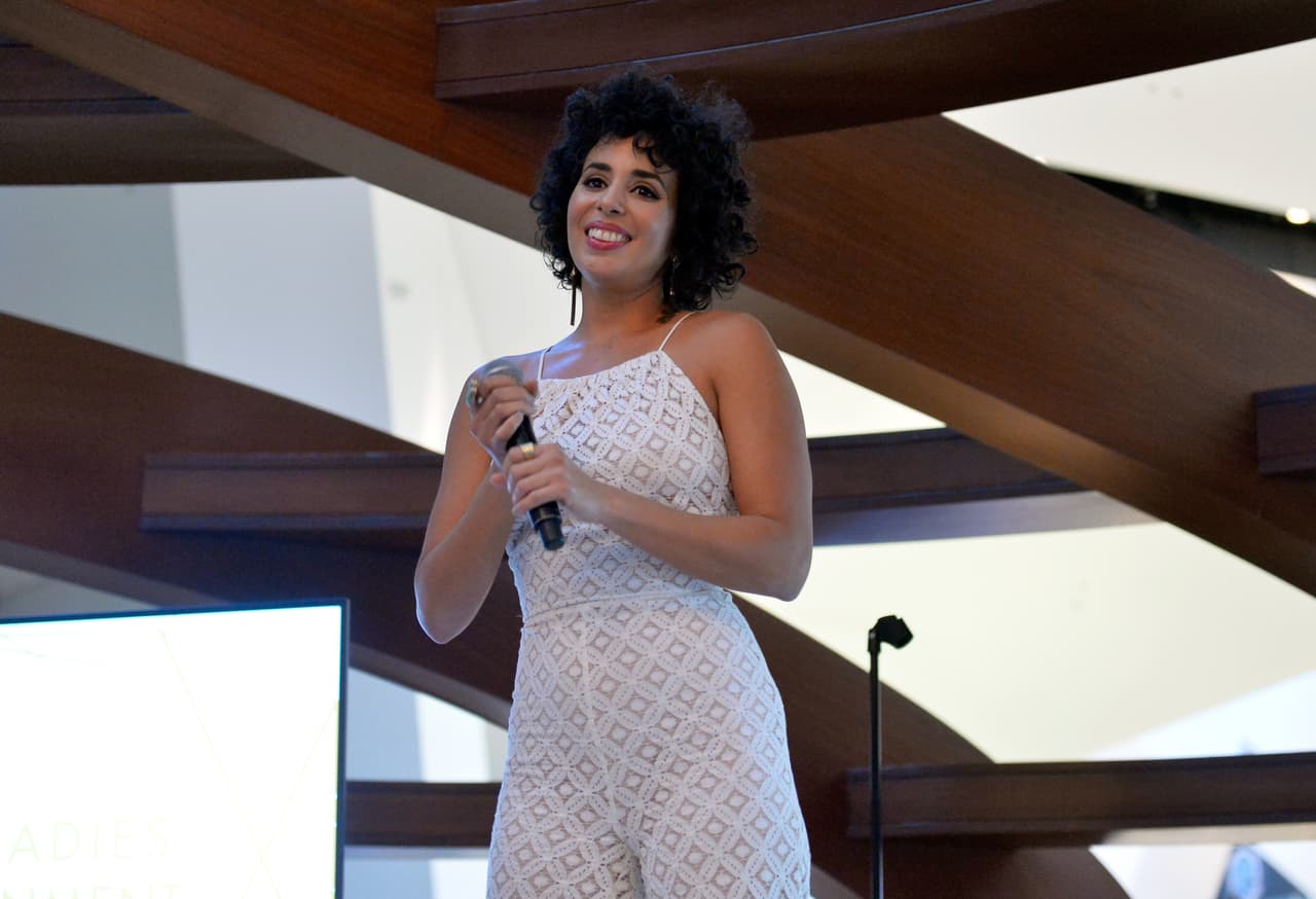 La intérprete de Puerto Rico, Raquel Sofía, otra de las bellas conductoras del evento, además está también nominada en la categoría Mejor Álbum Cantautor.
<br>