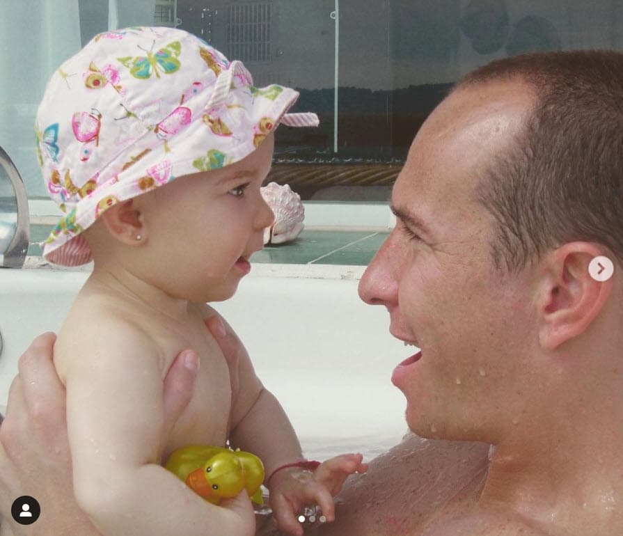 <b><a href="https://www.univision.com/famosos/erik-rubin-advertencia-hija-mia-fotos">Erik Rubín</a></b> también le dedicó un emotivo mensaje a su hija por su cumpleaños acompañado de una serie de fotografías de cuando era bebé.
<br>