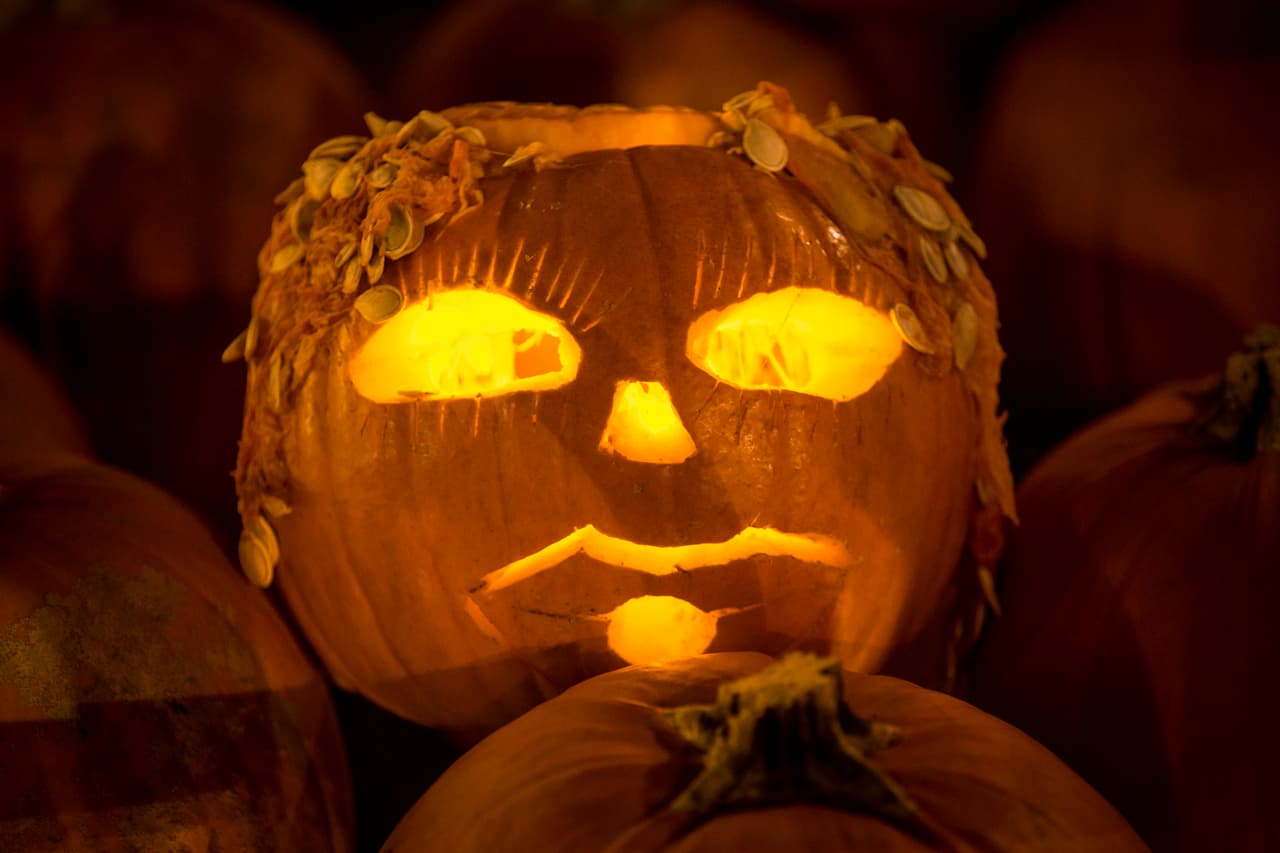 En estados como Carolina del Norte, los acusados de delitos sexuales que estén en libertad condicional tienen que ir al juzgado durante la noche de Halloween.