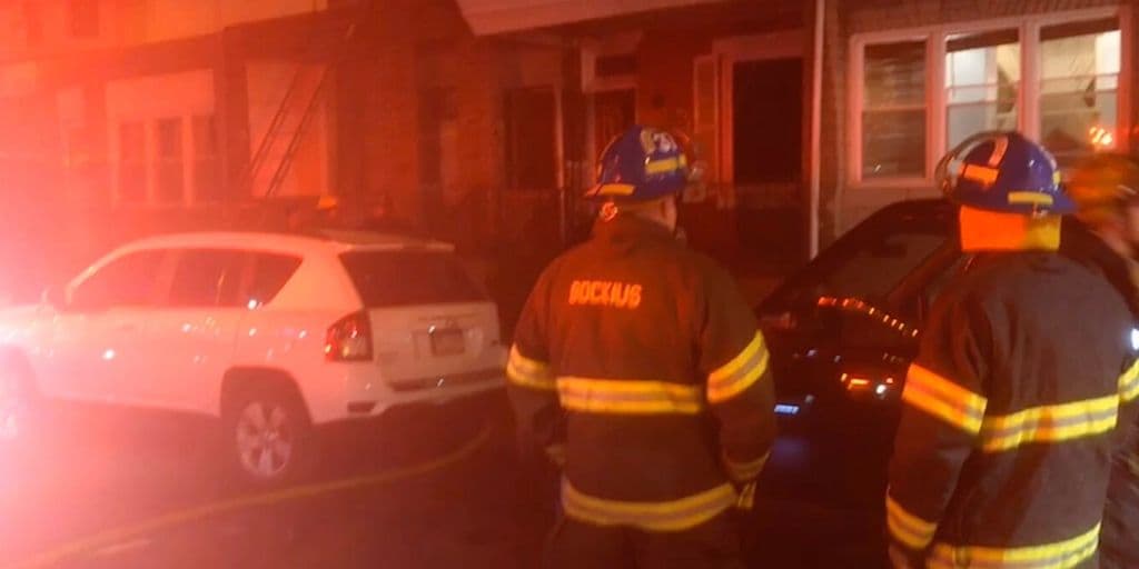 Mujer lucha por su vida luego de un incendio en el sur de Filadelfia 