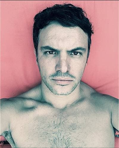 Para 
<a href="https://www.univision.com/temas/alex-de-la-madrid">Alejandro de la Madrid</a> el 22 de septiembre de 2018 fue un día que nunca olvidará, pues 
<b>su novio Javier Angulo falleció a consecuencia del cáncer de páncreas</b> que le había sido detectado apenas un mes antes