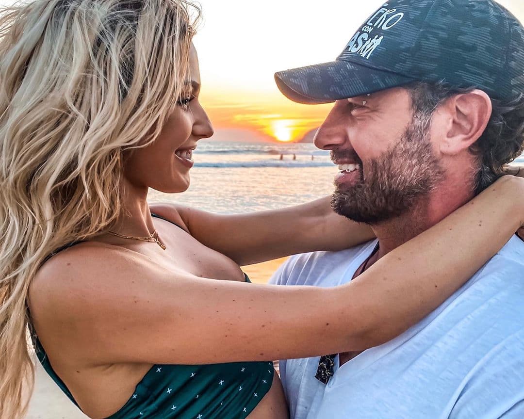 "Creo que todo es aprendizaje en esta vida y así lo tomo", agregó, 
<b><a href="https://www.univision.com/shows/el-gordo-y-la-flaca/irina-gana-muy-bien-gabriel-soto-exalta-la-independencia-economica-de-su-novia-y-responde-a-las-criticas-por-ser-tan-esplendido" target="_blank">"el pasado es pasado"</a></b>
<a href="https://www.univision.com/shows/el-gordo-y-la-flaca/irina-gana-muy-bien-gabriel-soto-exalta-la-independencia-economica-de-su-novia-y-responde-a-las-criticas-por-ser-tan-esplendido" target="_blank">. </a>
<br>