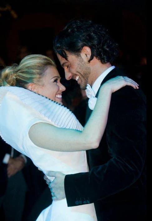 En su vida personal el actor tiene otras grandes pasiones. Se trata de su esposa Karla Guindi.