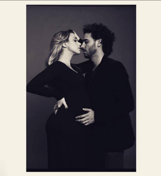 Esperaba a sus pequeñas con gran anhelo.