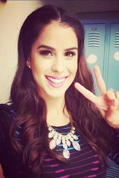 Antes de empezar a trabajar, se da un tiempo para platicar con sus seguidores en las redes sociales.