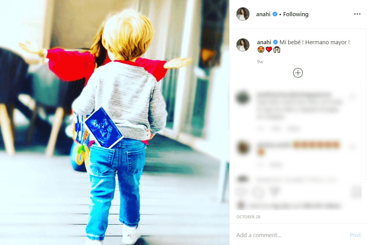 La mayor parte del embarazo de Anahí quedó en privacidad hasta que en octubre pasado anunció públicamente que estaba 
<b><a href="https://www.univision.com/famosos/anahi-confirma-que-esta-embarazada-por-segunda-vez-fotos" target="_blank">a la espera de un segundo hijo. </a></b>
<br>