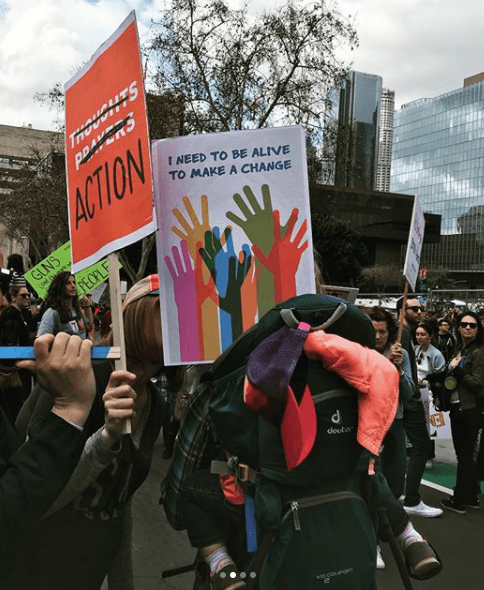 <b>Natalie Portman</b>: la actriz se unió a la marcha y publicó en sus redes sociales algunos de los mensajes que los asistentes llevaban pancartas.
<br>
<br>