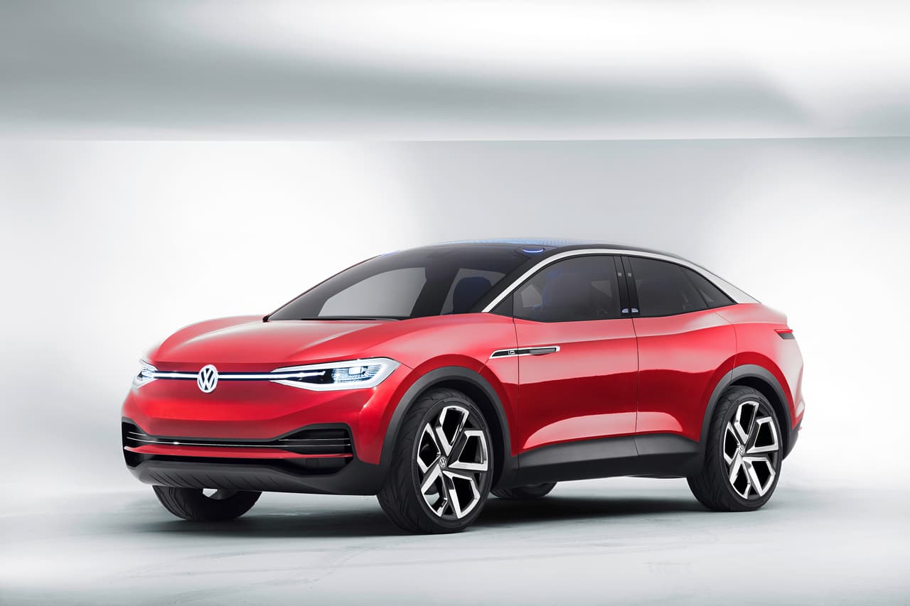 <b>Volkswagen I.D. Crozz Concept</b>
<br>La casa de Wolfsburg se suma a la tendencia que este año predominó en el Auto Show de Los Ángeles, la muestra de camionetas de todos tamaños y colores, en su caso se trata de una SUV eléctrica que tendrá en Estados Unidos uno de sus principales mercados.