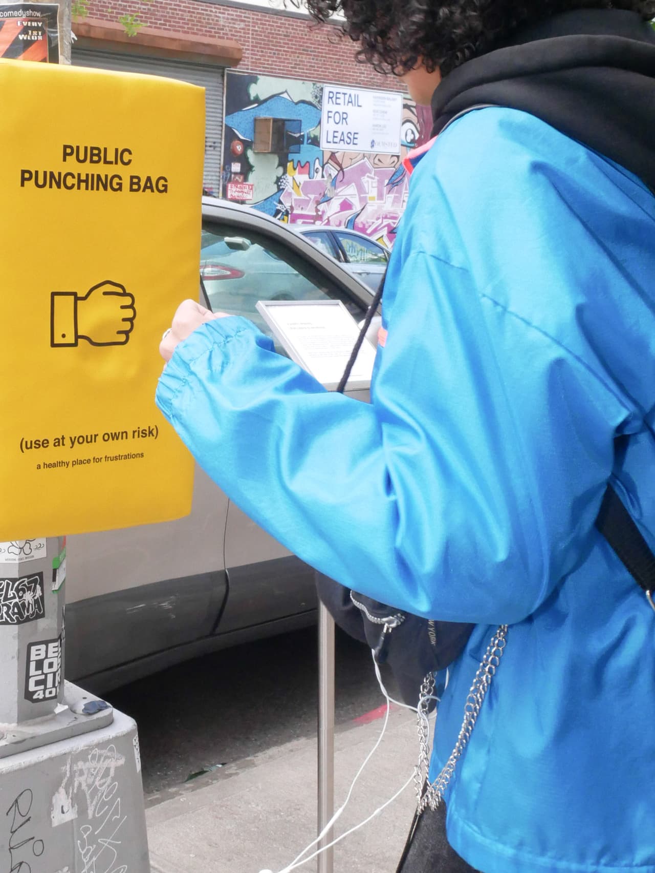 Según los autores de esta particular idea el manejo de las frustraciones no se toman en cuenta en los artefactos que actualmente se encuentran en los espacios públicos.