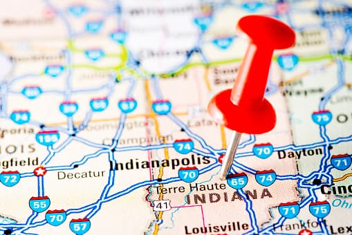 5. Richmond está ubicada en el estado de Indiana en la frontera con Ohio. Tiene una población estimada de 36,000 personas. El alquiler promedio es de 1,432 dólares y los ingresos promedio por hogar son de 33,381 dólares.
<br>