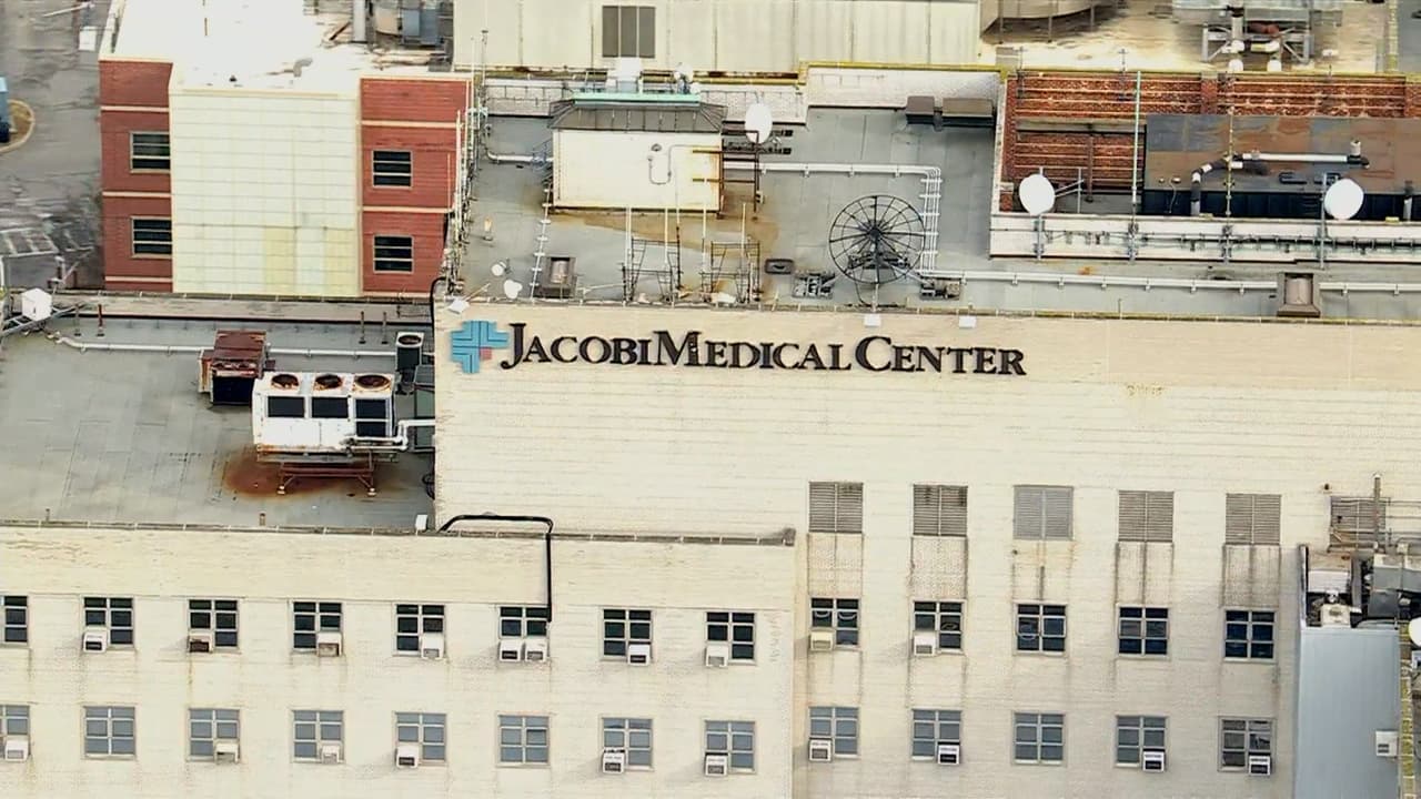 Tiroteo deja un herido cerca del Hospital Jacobi, 2 hombres armados huyen