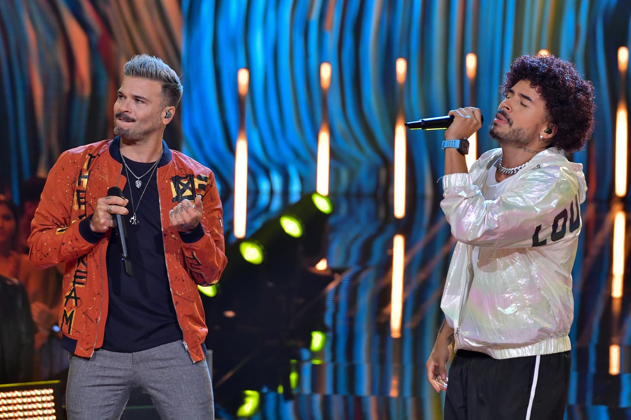 Tras los diez números musicales, Pedro Capó tomó el stage junto con Reykon y juntos cantaron 'Como lo hiciste ayer'.