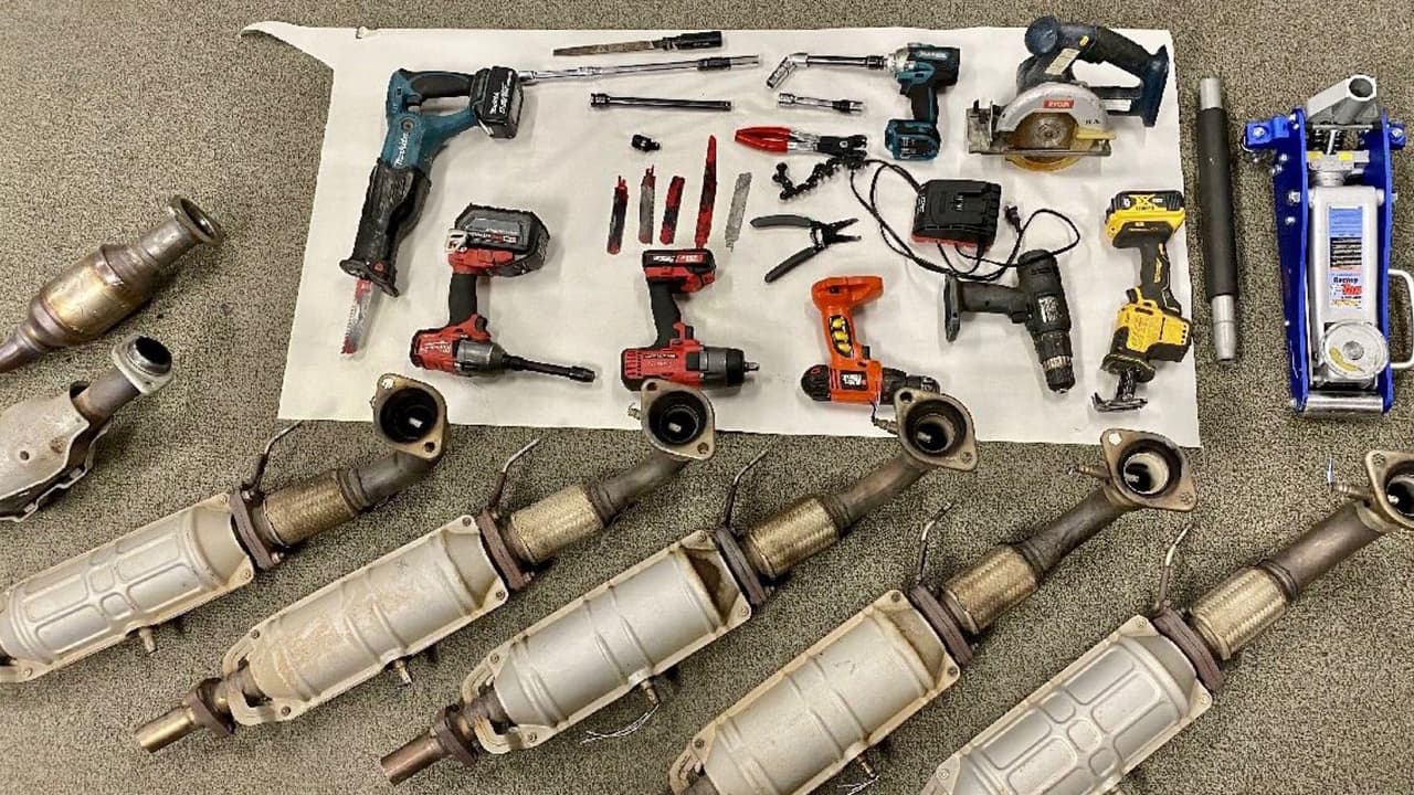 Arrestan a presunto ladrón con siete catalizadores de autos en Elk Grove