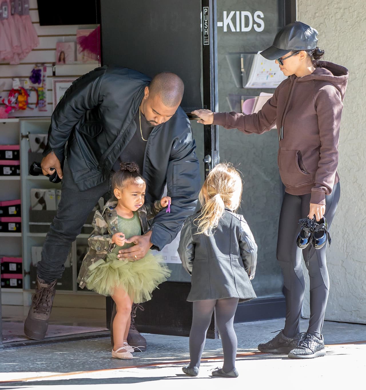 Kourtney y Penélope iban con ellos.