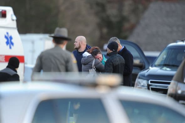 El padre, divorciado de la madre, al parecer fue interrogado por la policía, aunque se ha avanzado que aparentemente no tiene nada que ver con el tiroteo.